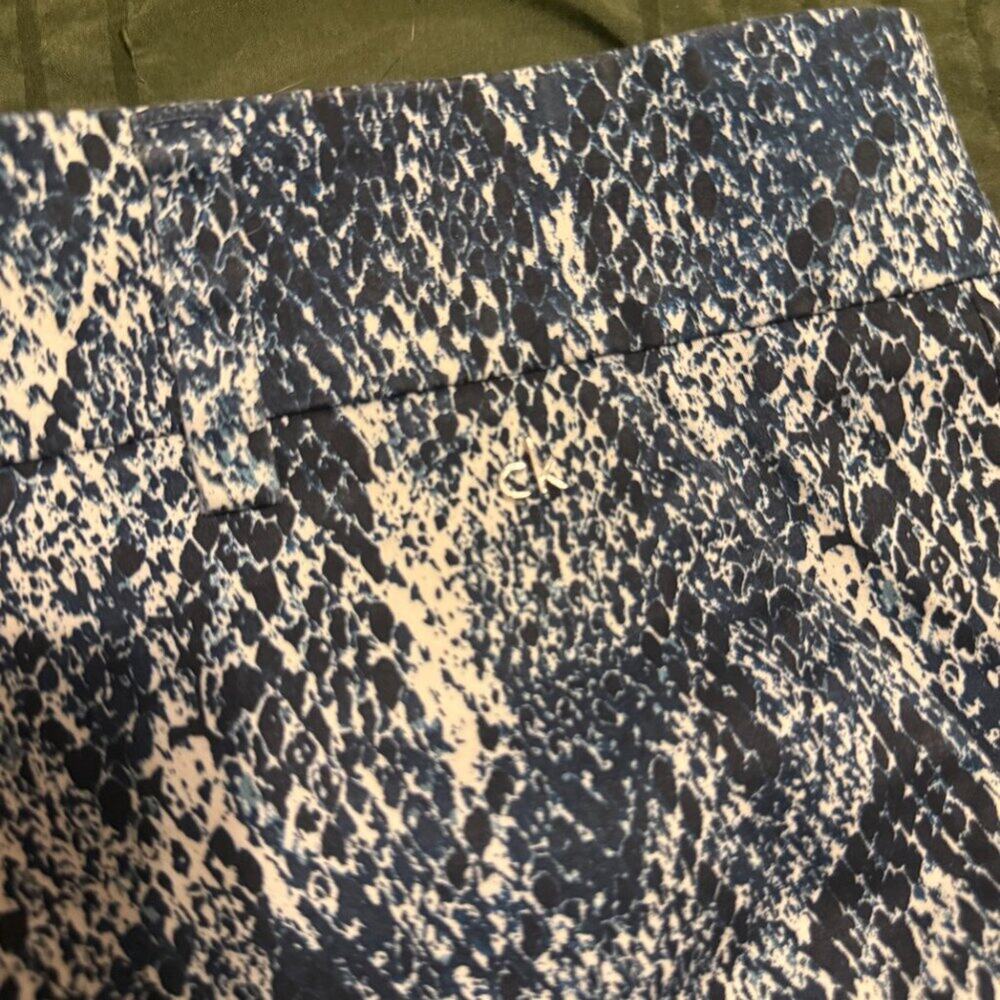 Calvin Klein Women's Blue and White Snake Print Shorts - Size 14 - Picture 7 of 8